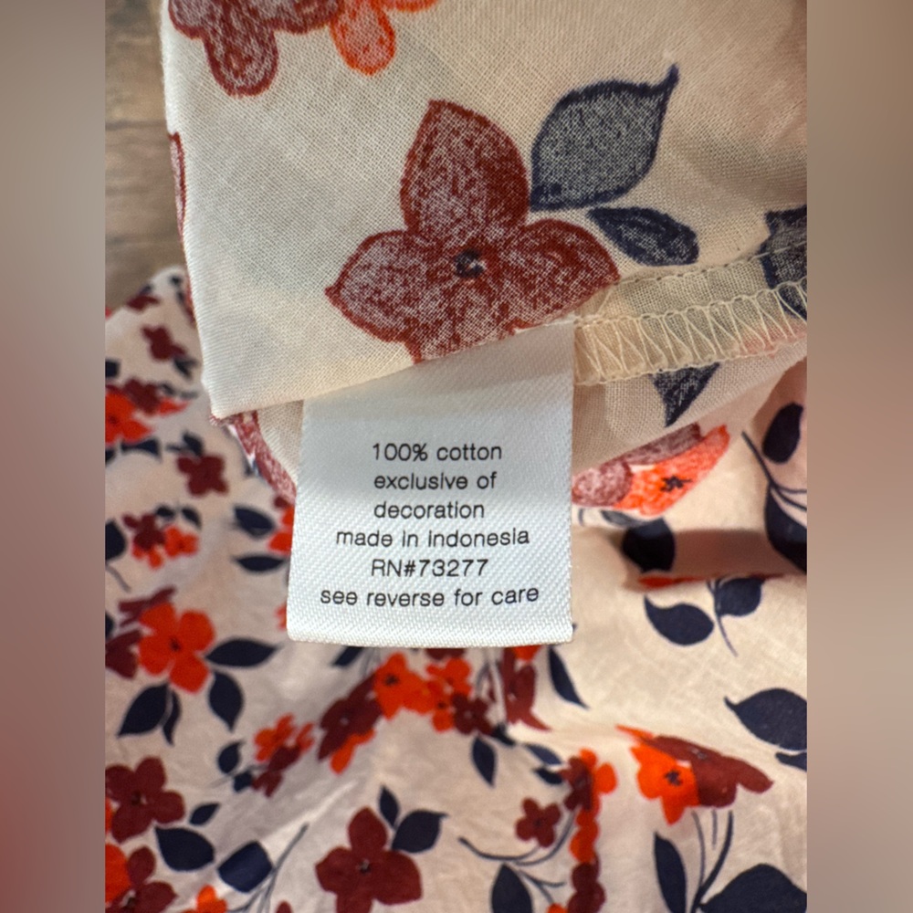 ELIZABETH AND JAMES top blouse shirt. Never worn Floral print super cute! - Picture 4 of 5